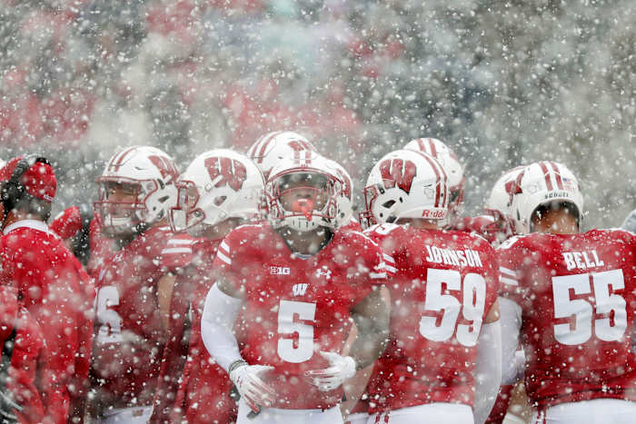 Wisconsin-Badgers-Snow-Flurries